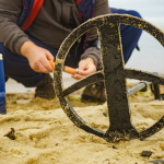 How does a metal detector work?